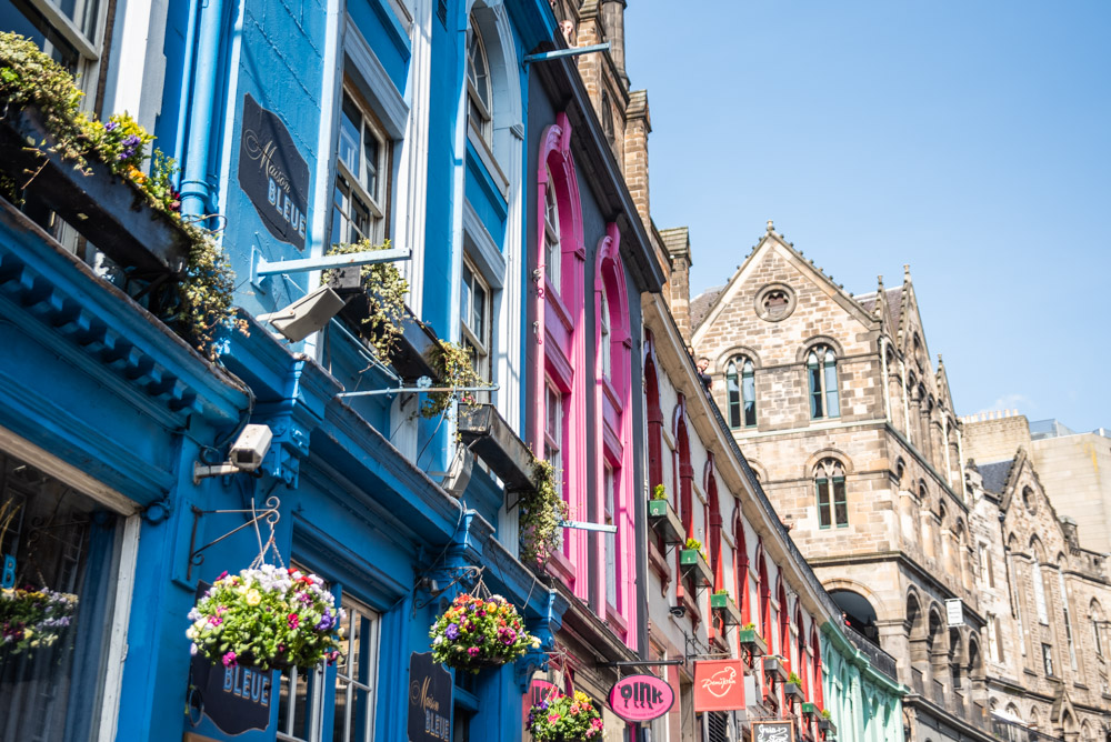 les façades colorées de Victoria Street à Edimbourg