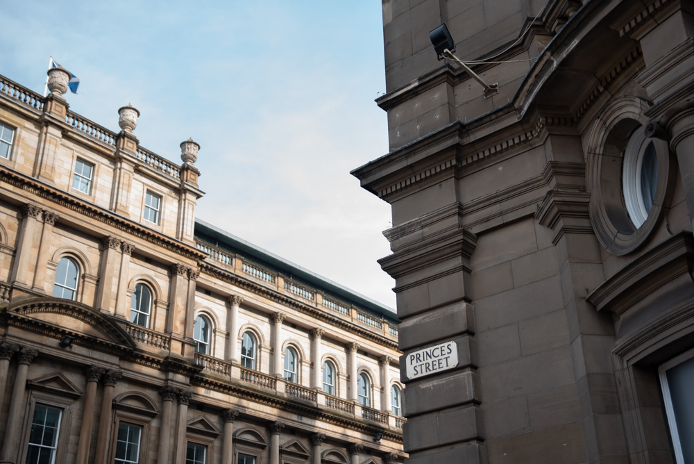 Architecture de Princes Street, dans le centre ville historique d'Edimbourg